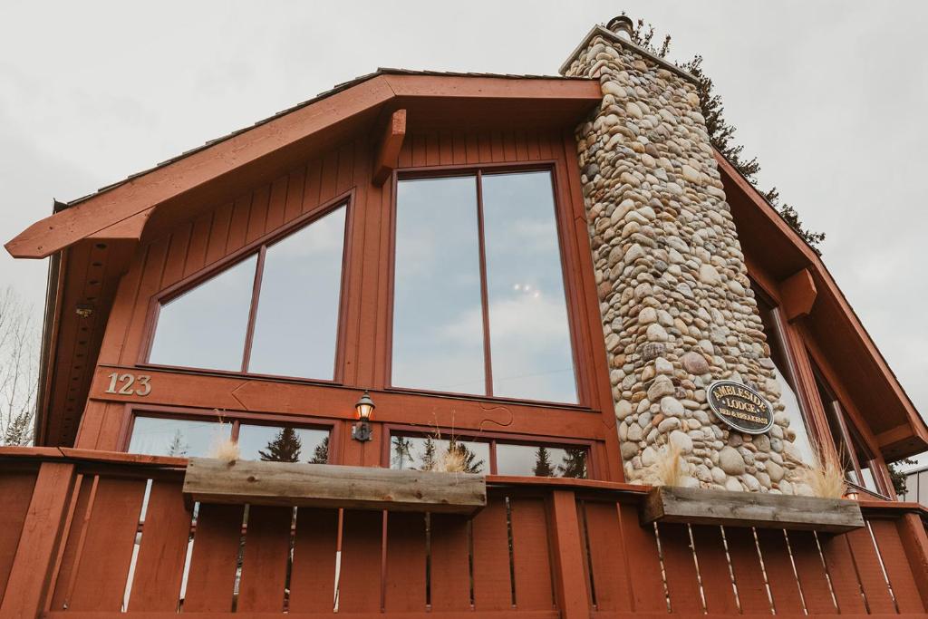 Ambleside Lodge Bed & Breakfast in Canmore
