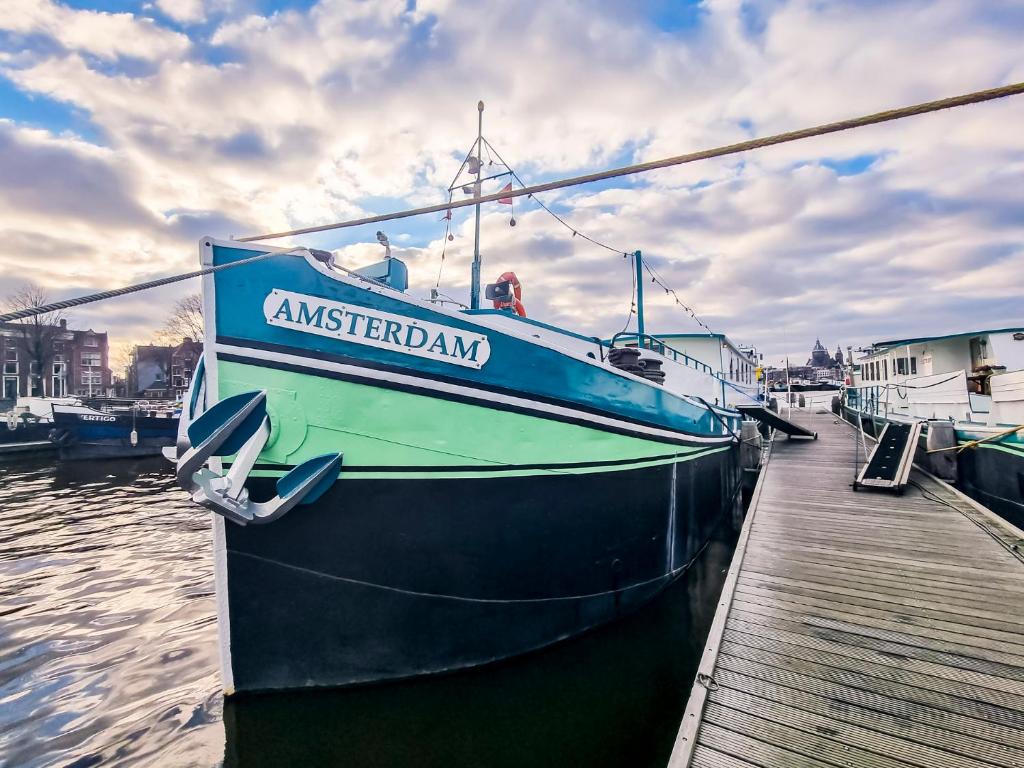 Amsterdam Hotelboat in Amsterdam