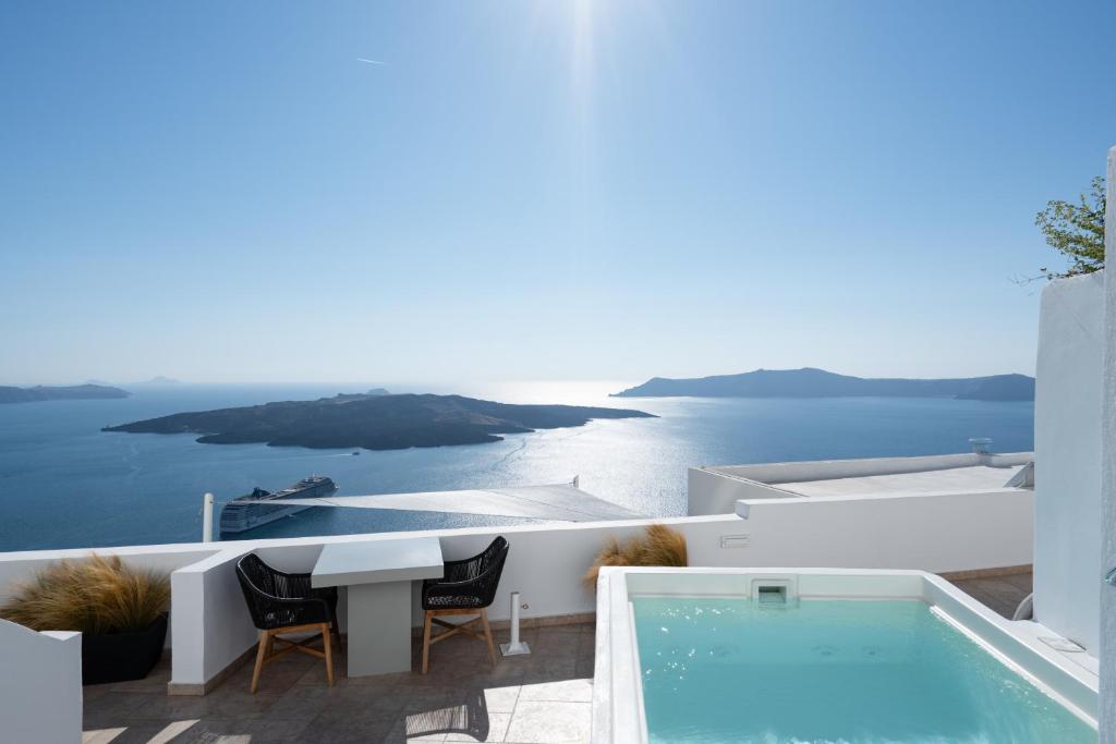 Asha Luxury Suites in Imerovigli