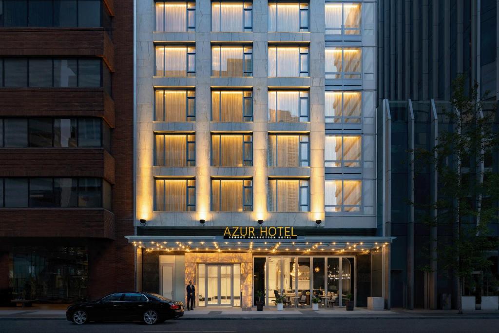 AZUR Legacy Collection Hotel in Vancouver