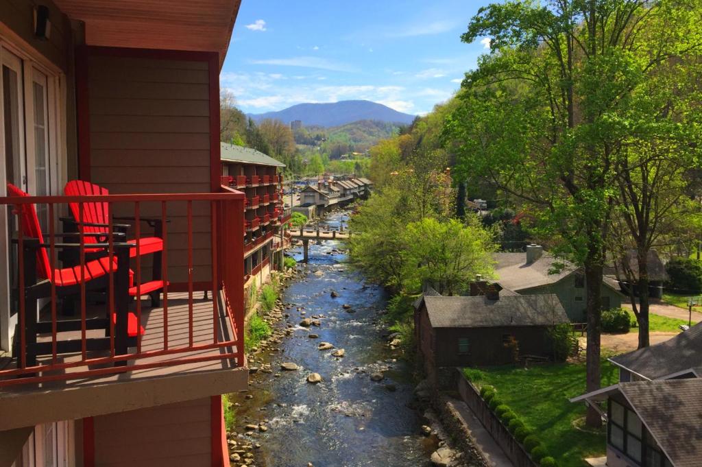 Baymont by Wyndham Gatlinburg On The River in Gatlinburg