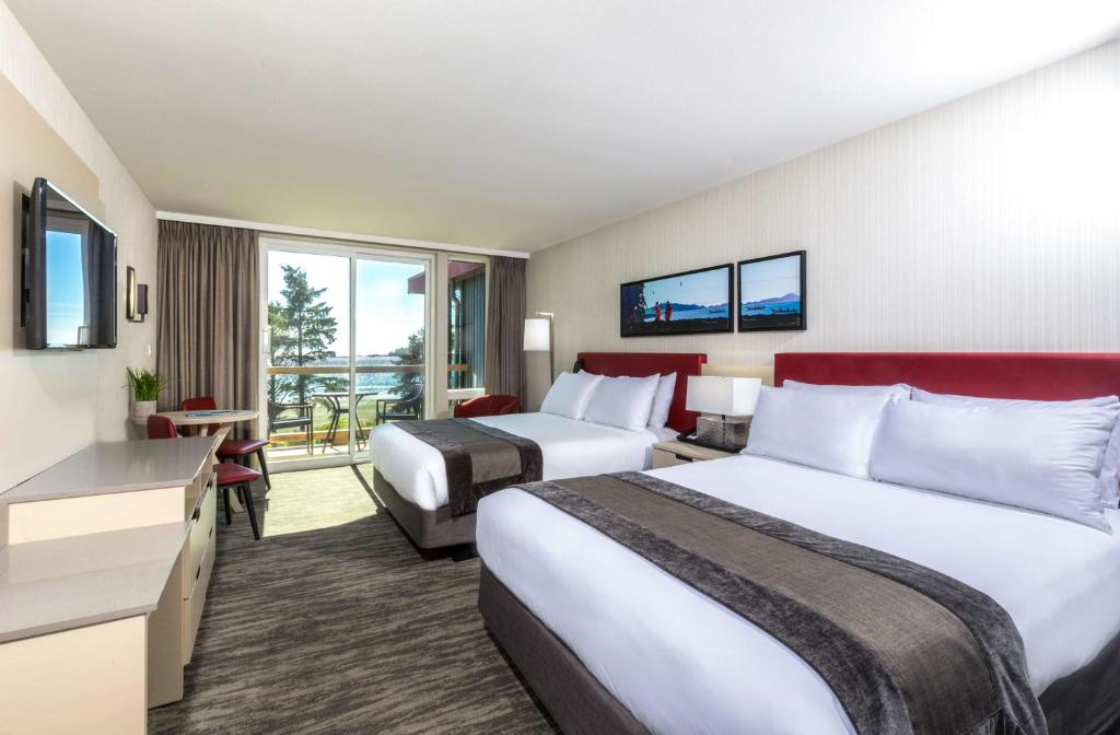 Best Western Plus Tin Wis Resort in Tofino