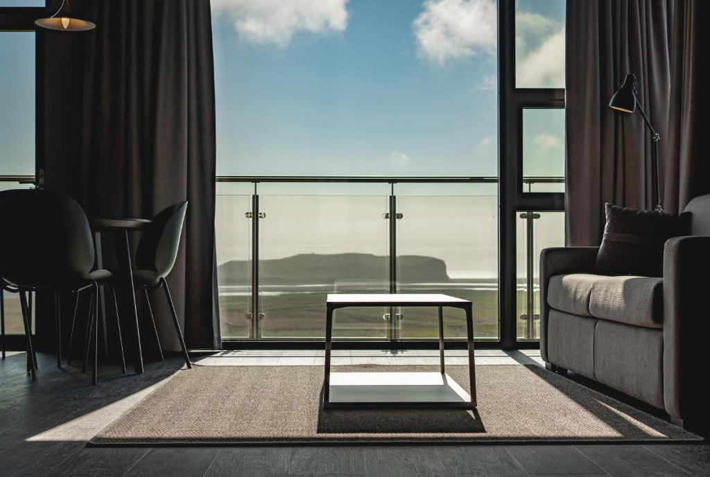 Black Beach Suites in Vík