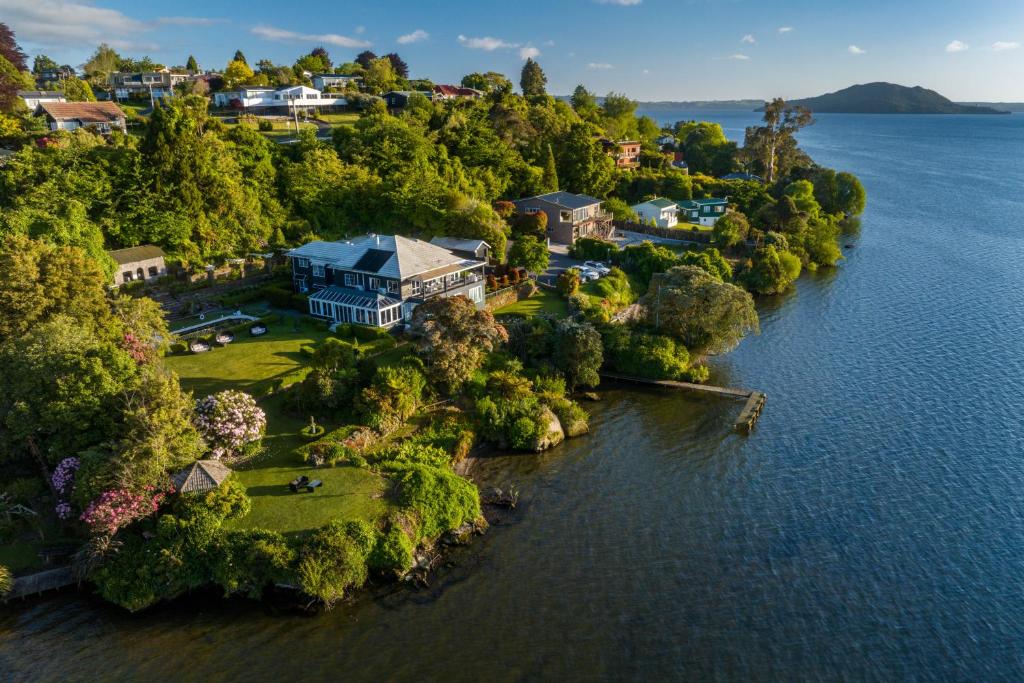 Black Swan Lakeside Boutique Hotel in Rotorua