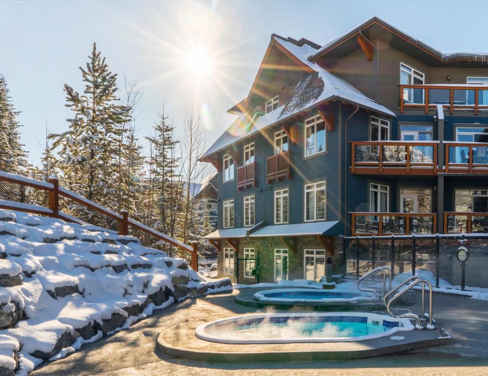 Blackstone Mountain Lodge by CLIQUE in Canmore