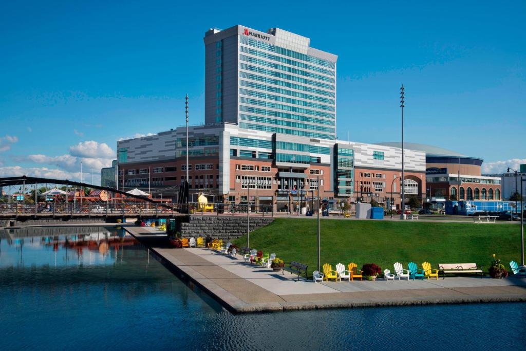 Buffalo Marriott at LECOM HARBORCENTER in Buffalo