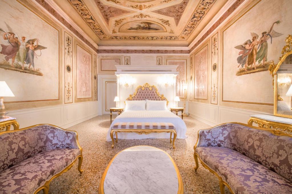 Ca' Bonfadini Historic Experience in Venice