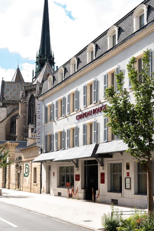 Chapeau Rouge par William Frachot in Dijon