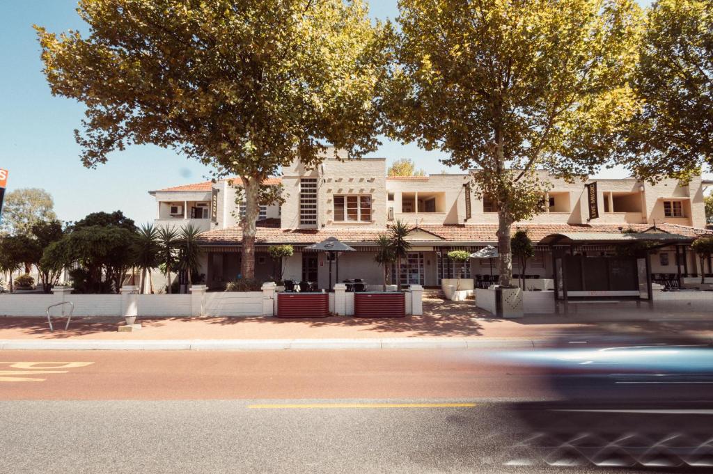 Civic Hotel in Perth
