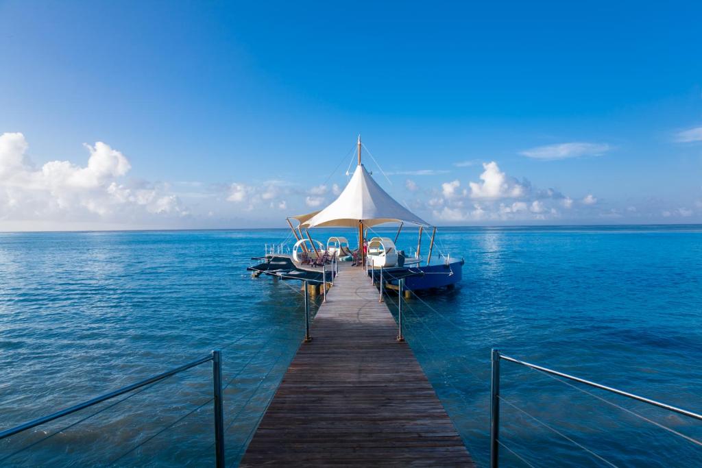 Coco de Mer Hotel and Black Parrot Suites in Praslin
