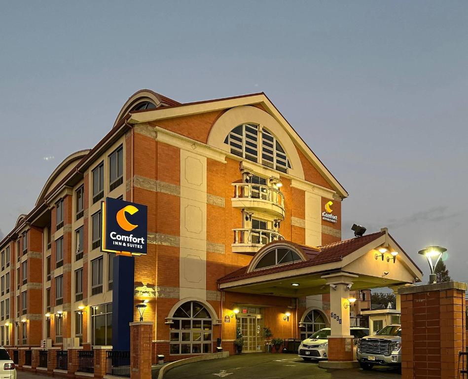 Comfort Inn & Suites LaGuardia Airport in New York City