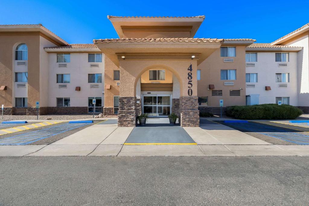 Comfort Inn & Suites near Kino Sports Complex in Tucson