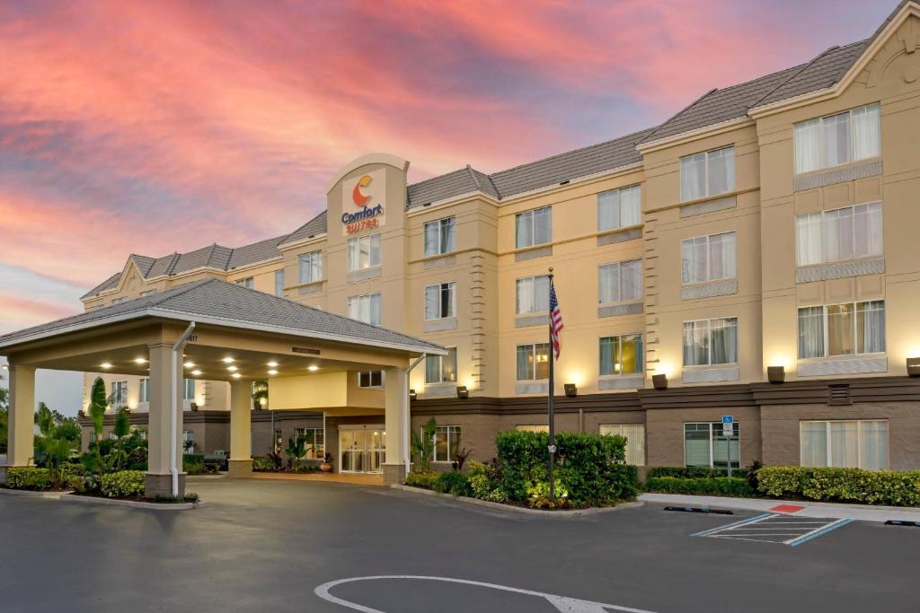 Comfort Suites Near Universal Orlando Resort in Orlando