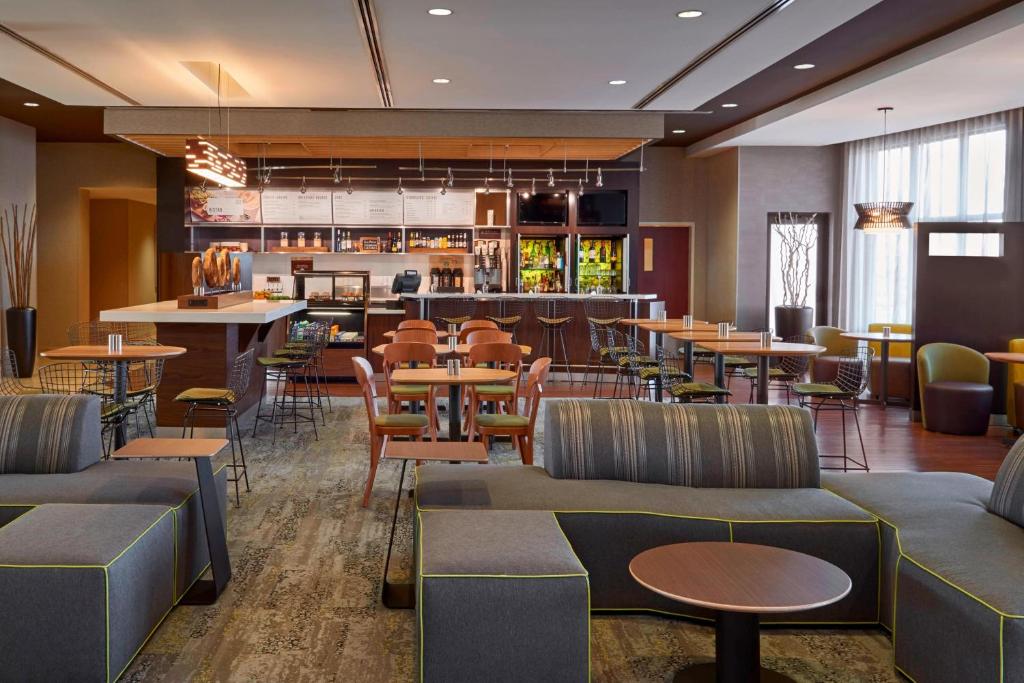 Courtyard by Marriott Kingston Highway 401 in Kingston