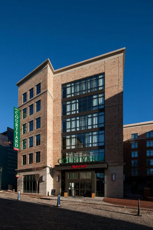 Courtyard by Marriott Richmond Downtown in Richmond