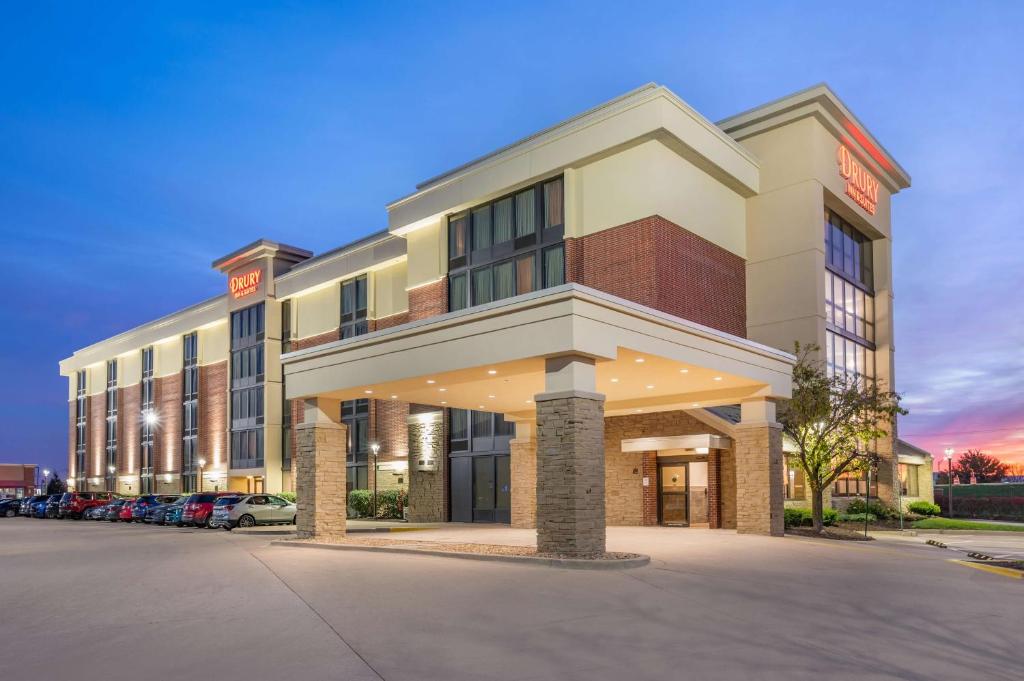 Drury Inn & Suites Champaign in Champaign