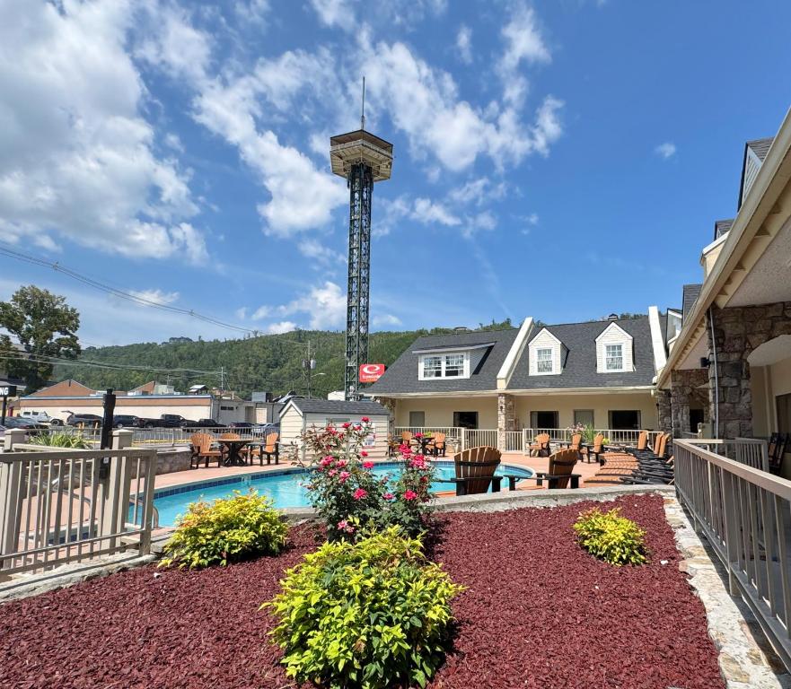 Econo Lodge Inn & Suites Gatlinburg at the Convention Center in Gatlinburg