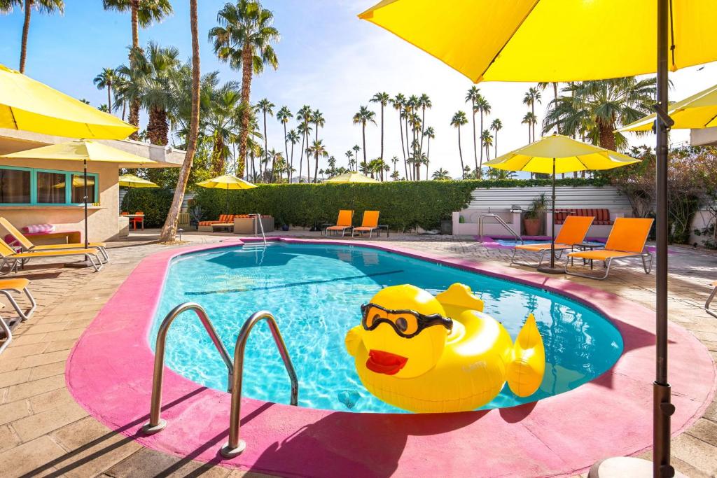 El Noa Noa - 21 and Over in Palm Springs