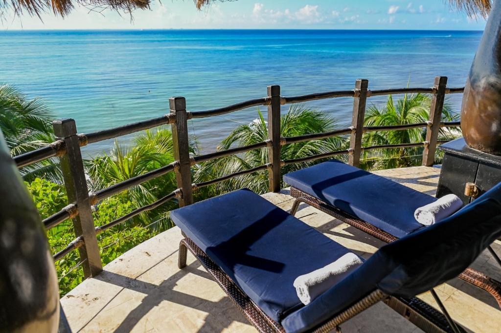 El Taj Oceanfront and Beachside Condo Hotel in Playa del Carmen