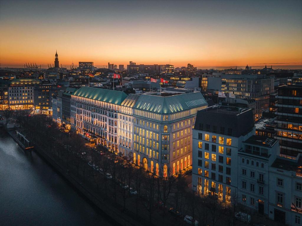 Fairmont Hotel Vier Jahreszeiten in Hamburg