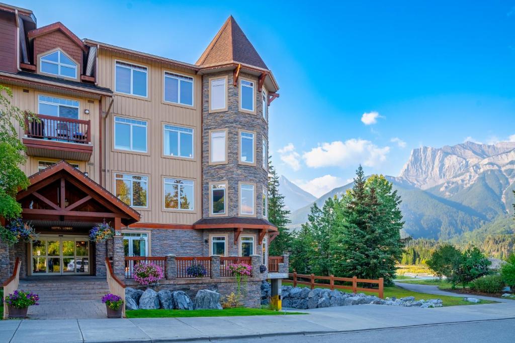Falcon Crest Lodge by CLIQUE in Canmore