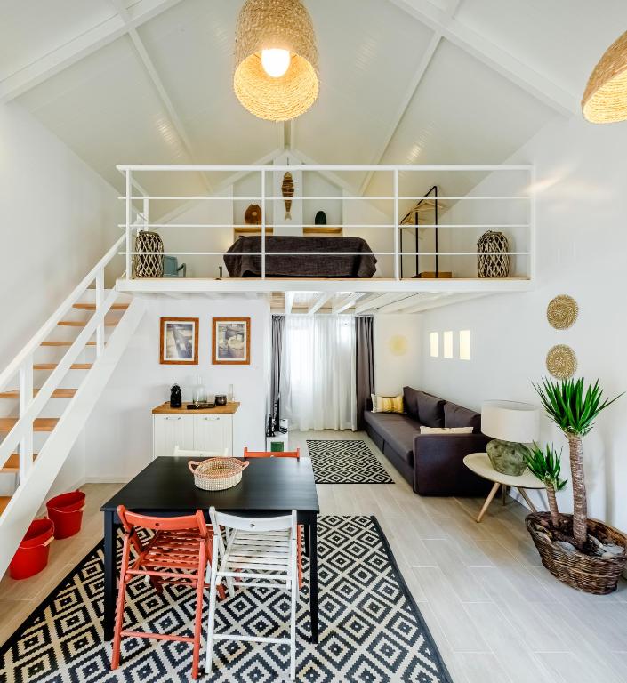 Fisherman's Inn Loft in Montijo