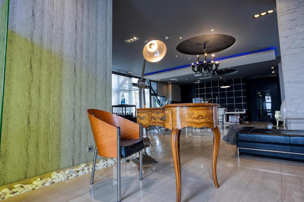 Gallery Art Hotel in Tríkala