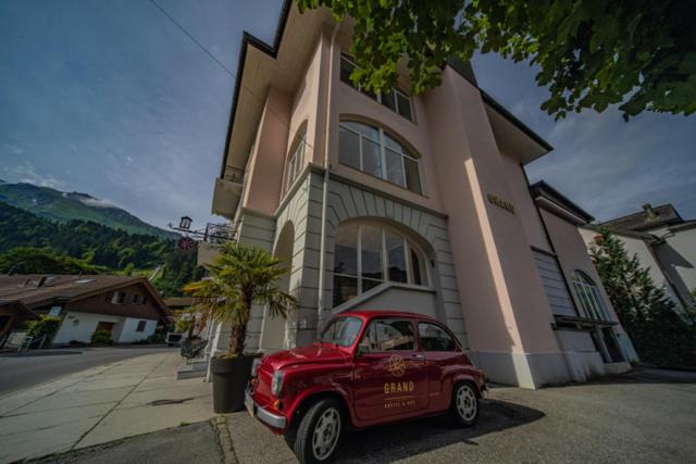 GRAND your home with common kitchens with self check-in in Engelberg