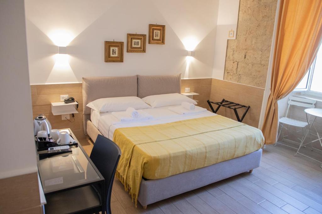 H22 Hotel in Naples