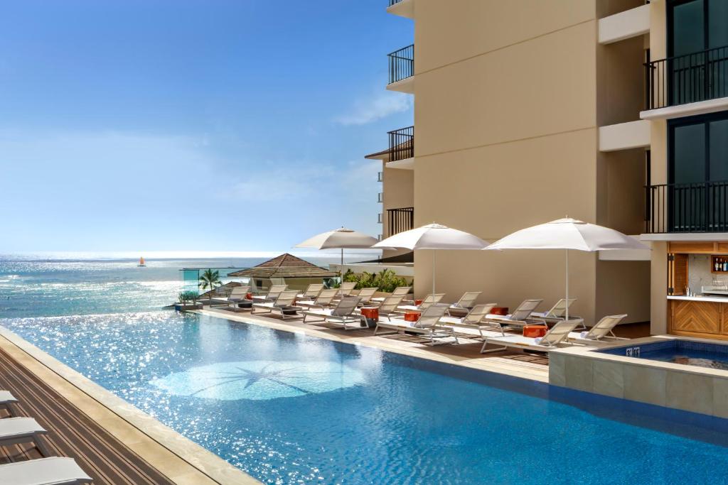 Halepuna Waikiki by Halekulani - NO RESORT FEE in Honolulu