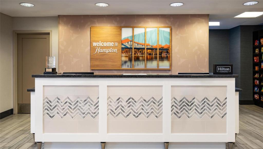 Hampton Inn and Suites La Crosse Downtown in La Crosse