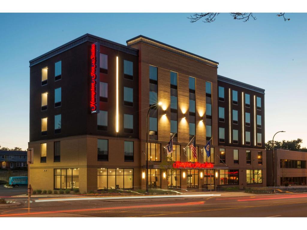 Hampton Inn and Suites Minneapolis University Area, MN in Minneapolis