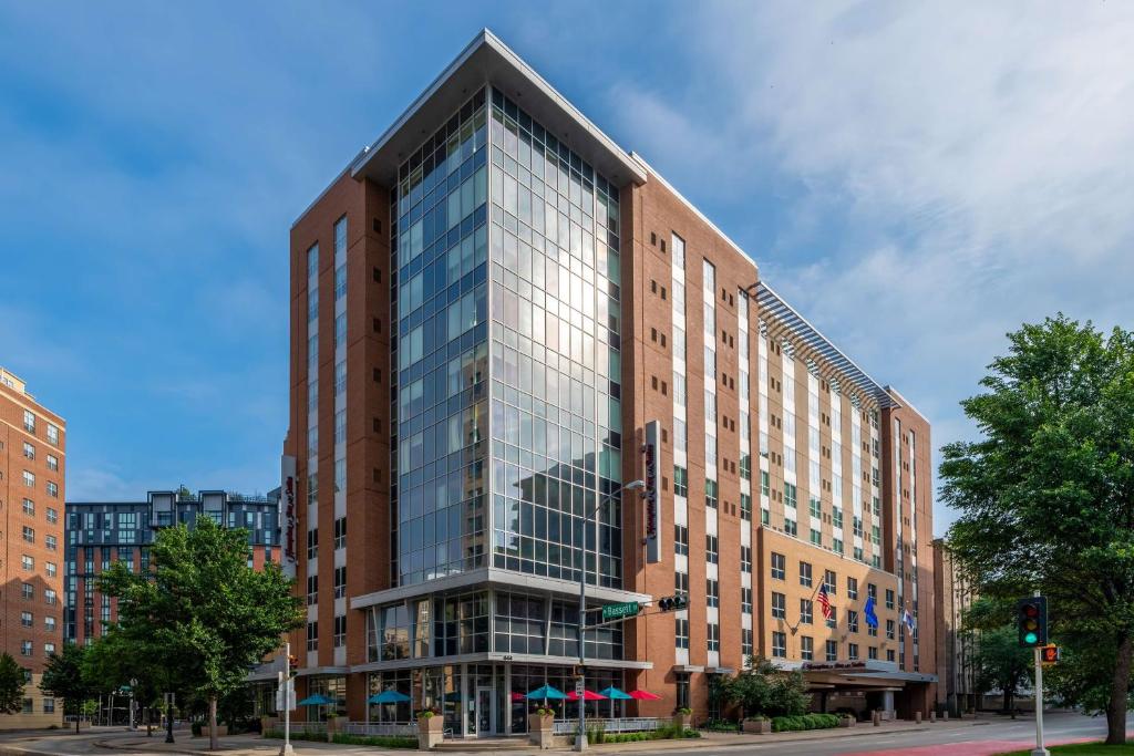 Hampton Inn & Suites Madison Downtown in Madison