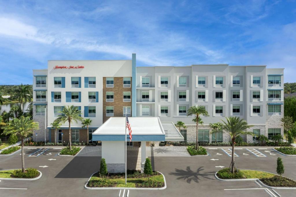Hampton Inn & Suites Naples South in Naples