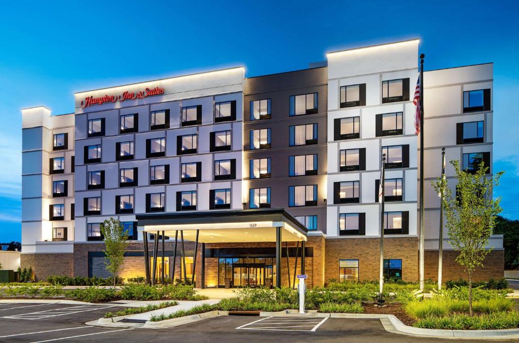 Hampton Inn & Suites Raleigh Midtown, NC in Raleigh