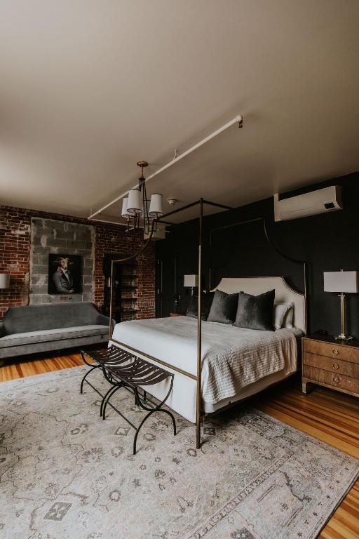 HATCHERY HOTEL & EVENT CENTER in La Crosse