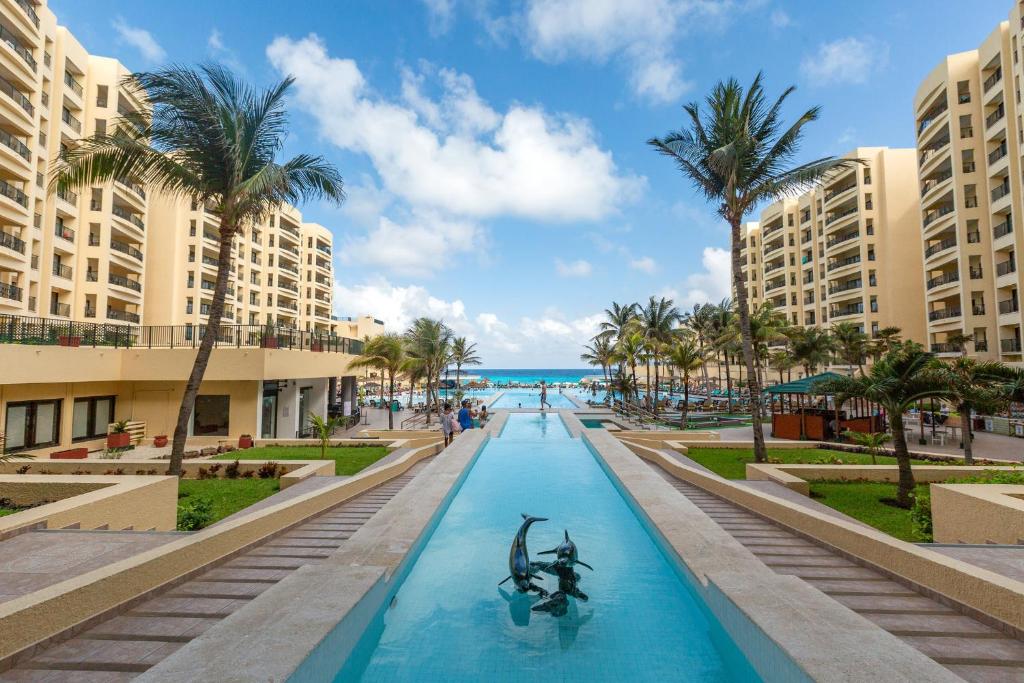 Holiday Inn Club Vacations The Royal Sands All Inclusive in Cancún