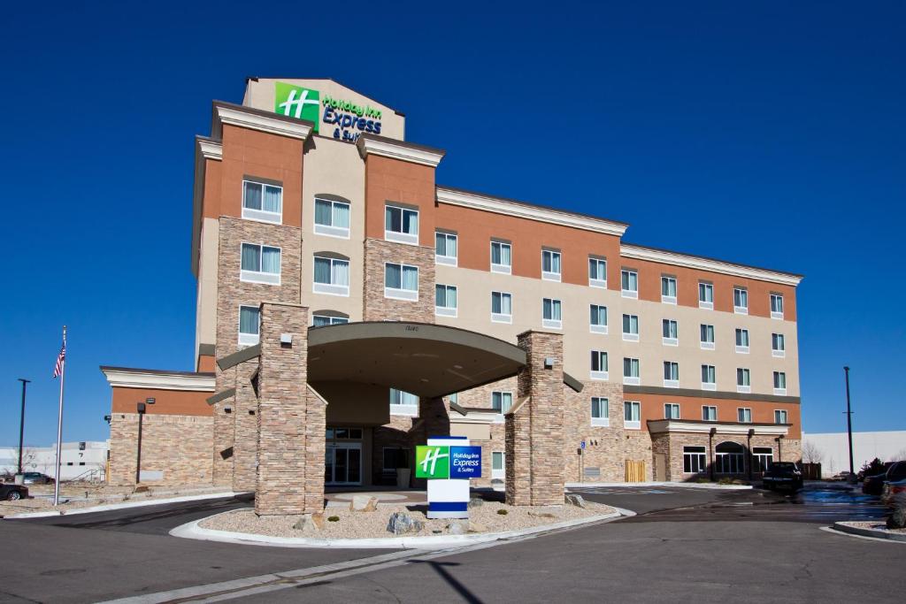Holiday Inn Express and Suites Denver East Peoria Street by IHG in Denver