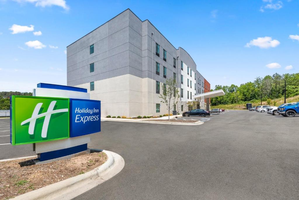 Holiday Inn Express Asheville Woodfin by IHG in Asheville