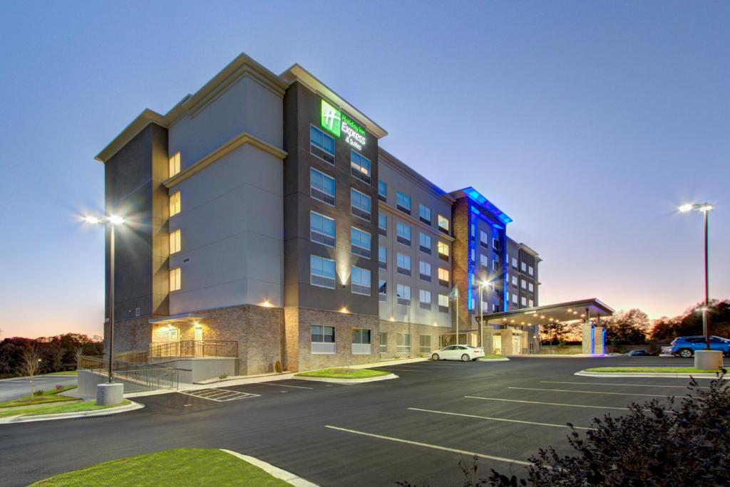 Holiday Inn Express & Suites Charlotte Southwest by IHG in Charlotte