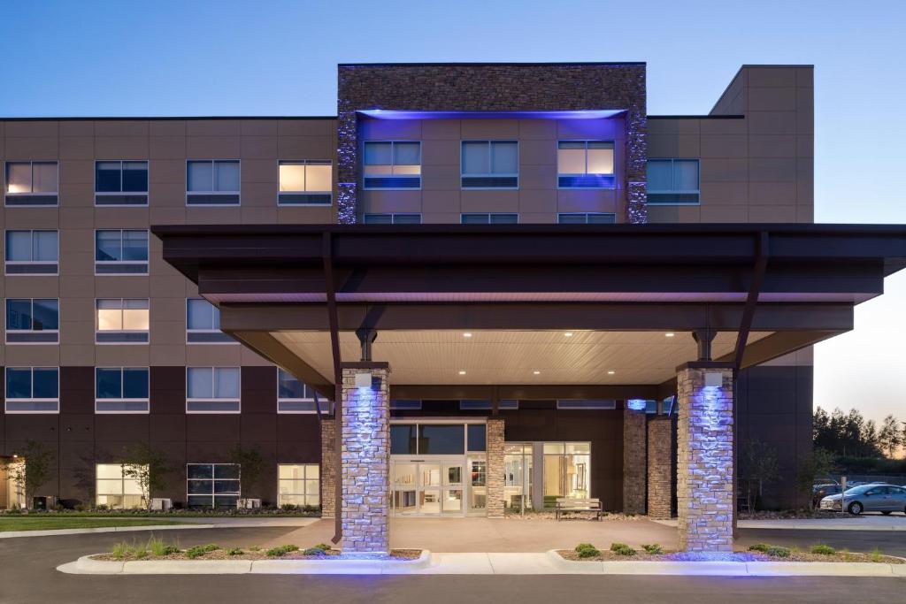 Holiday Inn Express & Suites Duluth North - Miller Hill by IHG in Duluth