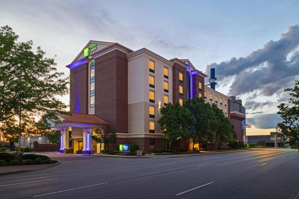 Holiday Inn Express & Suites Indianapolis Dtn-Conv Ctr Area by… in Indianapolis