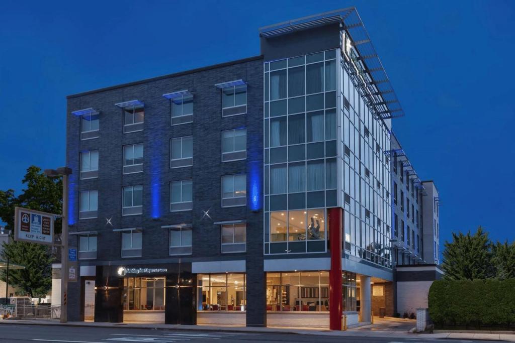 Holiday Inn Express & Suites Jersey City - Holland Tunnel by IHG in Jersey City