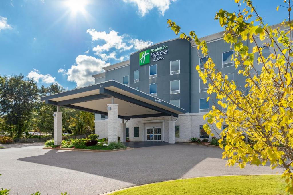 Holiday Inn Express & Suites Memphis Arpt Elvis Presley Blv by⦠in Memphis