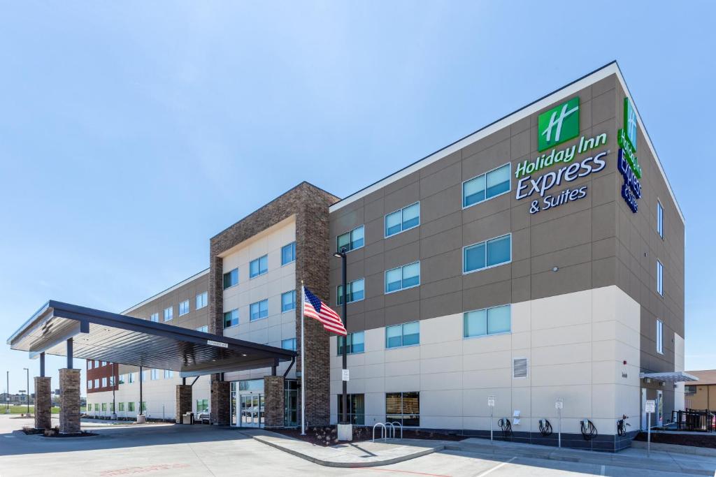 Holiday Inn Express & Suites - Springfield North by IHG in Springfield