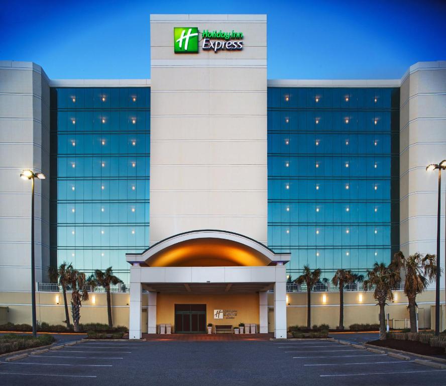 Holiday Inn Express & Suites VA Beach Oceanfront by IHG in Virginia Beach
