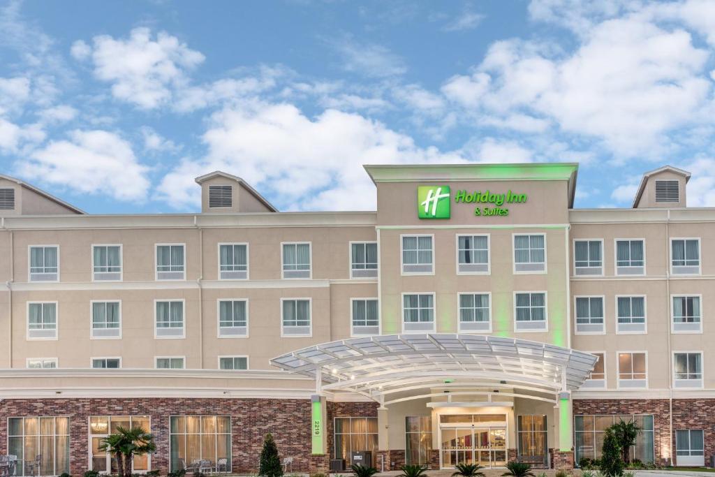 Holiday Inn & Suites Lafayette North by IHG in Lafayette