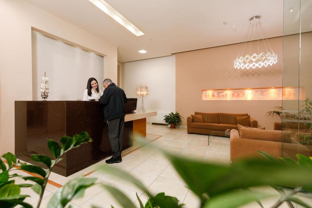 Hotel ΑΤΗΙΝΑ in Lamía