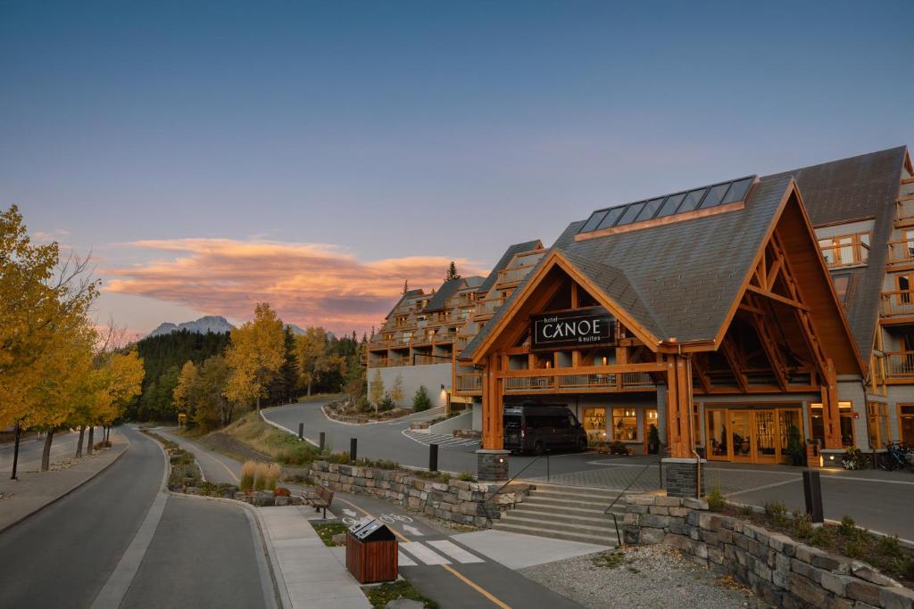 Hotel Canoe and Suites in Banff