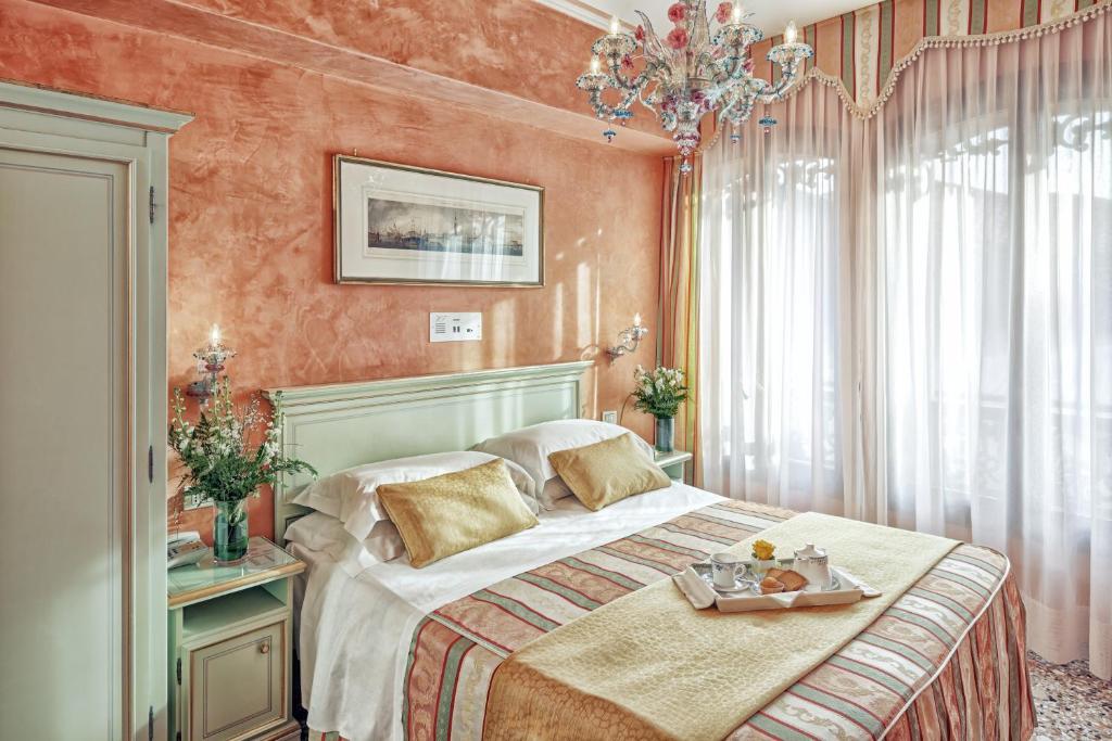 Hotel Firenze in Venice